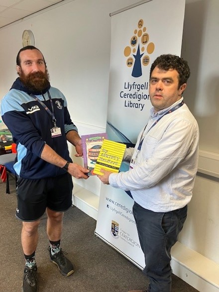 Paul Stubbs, Ceredigion Youth Worker and Emyr Lloyd, Ceredigion Assistant Librarian